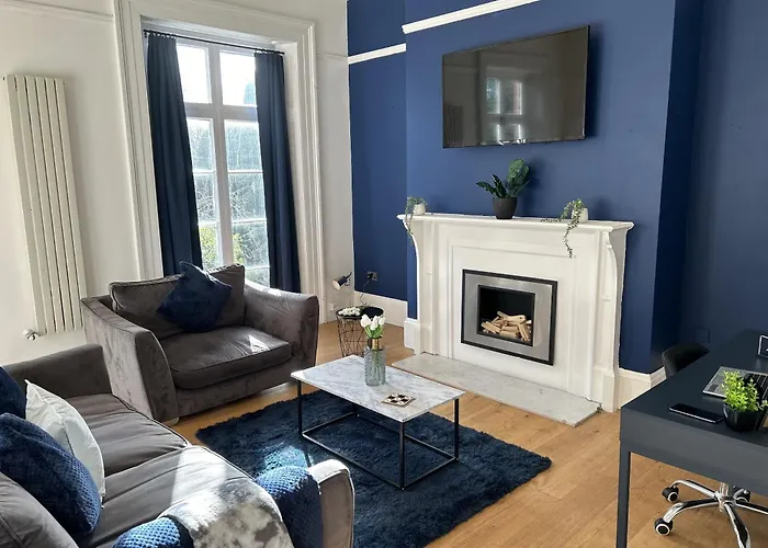 Grimsby Central Luxury 2 Bedrooms, Pelham 2